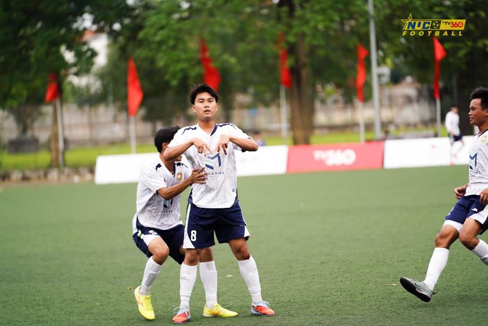 Cầu thủ Lào tỏ tình trên sân, HLV Bồ Đào Nha “gây sốt”: Giải bóng đá sinh viên 2025 nóng chưa từng thấy!- Ảnh 2.