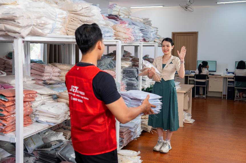 Đơn vị chuyển phát tận dụng mọi "điểm chạm" để mang tới sự tiện lợi cho khách hàng- Ảnh 3.