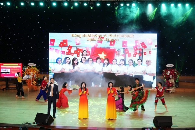 Vietcombank Sở Giao dịch: Tiên phong đổi mới, vững vàng trong công tác xây dựng Đảng- Ảnh 2. Vietcombank Sở Giao dịch: Tiên phong đổi mới, vững vàng trong công tác xây dựng Đảng- Ảnh 2.