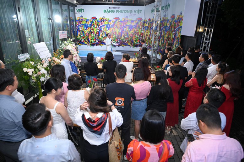 Nhà sưu tầm Phan Minh Thông 'bén duyên' cùng họa sĩ Đặng Phương Việt trong triển lãm 'Họa Cá'- Ảnh 2.