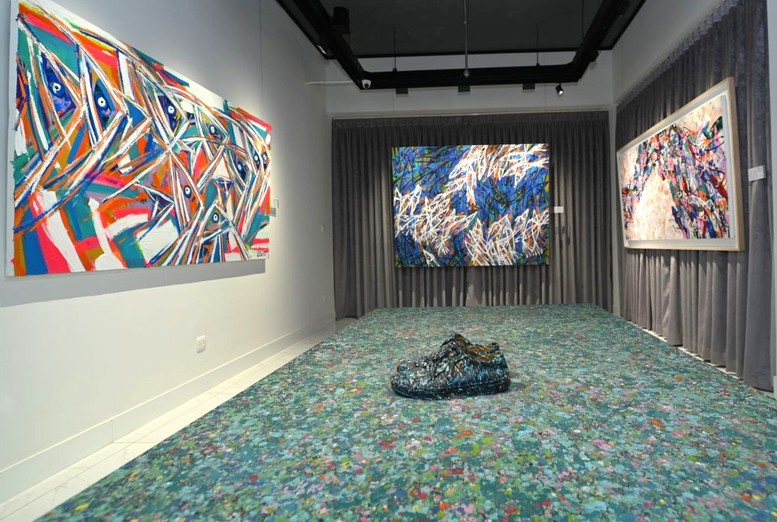 Nhà sưu tầm Phan Minh Thông 'bén duyên' cùng họa sĩ Đặng Phương Việt trong triển lãm 'Họa Cá'- Ảnh 5.