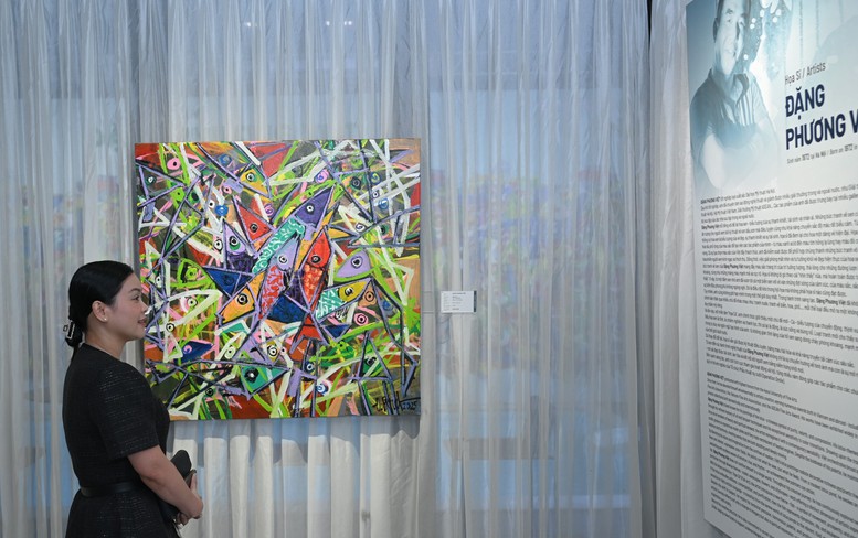 Nhà sưu tầm Phan Minh Thông 'bén duyên' cùng họa sĩ Đặng Phương Việt trong triển lãm 'Họa Cá'- Ảnh 4.