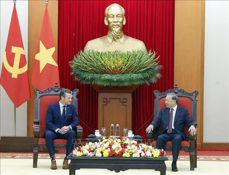 Tổng Bí thư Tô Lâm tiếp Bộ trưởng Bộ Chiến tranh Hoa Kỳ Pete Hegseth- Ảnh 2.