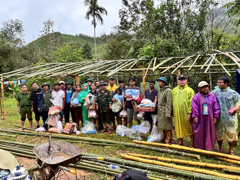 Đà Nẵng: Sơ tán nhiều hộ dân ở miền núi trước nguy cơ sạt lở- Ảnh 7.