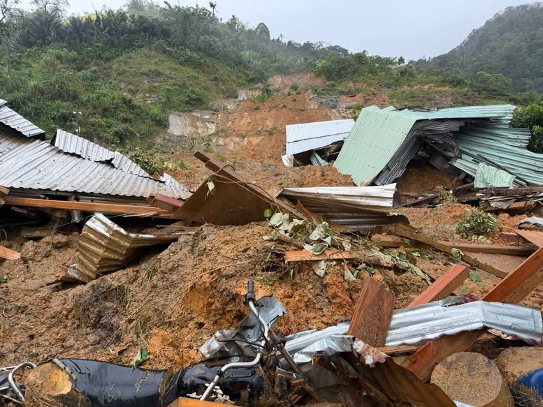 Đà Nẵng: Sơ tán nhiều hộ dân ở miền núi trước nguy cơ sạt lở- Ảnh 1.