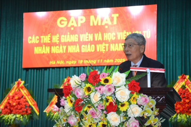 Học viện Phòng không - Không quân gặp mặt các thế hệ giảng viên và học viên ưu tú nhân Ngày Nhà giáo Việt Nam 20-11- Ảnh 6.