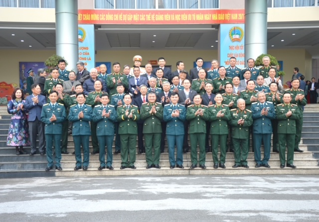 Học viện Phòng không - Không quân gặp mặt các thế hệ giảng viên và học viên ưu tú nhân Ngày Nhà giáo Việt Nam 20-11- Ảnh 8.