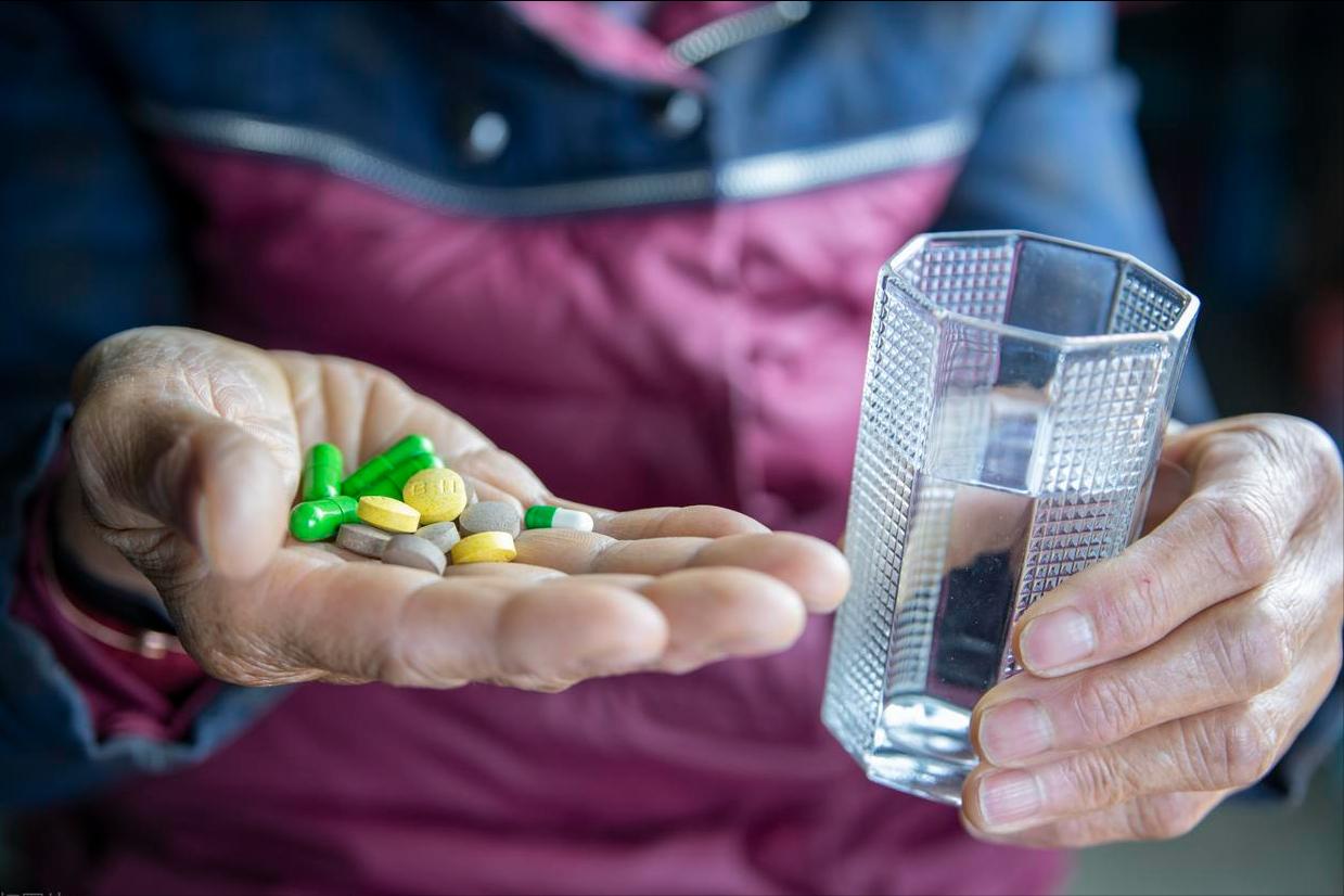 Nghỉ hưu 11 năm, lương hưu 33 triệu/tháng mà bố mẹ tôi chỉ còn 296 triệu tiết kiệm - tôi mất ngủ 3 đêm khi mở sổ ngân hàng- Ảnh 3. Nghỉ hưu 11 năm, lương hưu 33 triệu/tháng mà bố mẹ tôi chỉ còn 296 triệu tiết kiệm - tôi mất ngủ 3 đêm khi mở sổ ngân hàng- Ảnh 3.