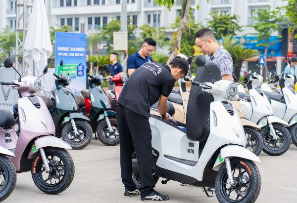 Gen Z hào hứng chuyển từ xăng sang điện với dàn xe máy điện mới của VinFast- Ảnh 2.