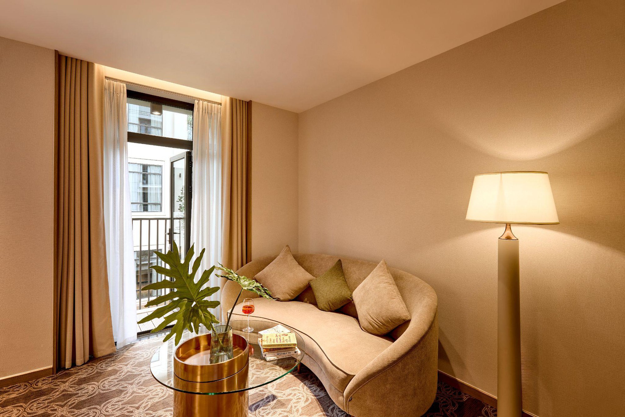 Xu hướng staycation lên ngôi: Vì sao REY Hotel trở thành lựa chọn của du khách trẻ tại Hà Nội?- Ảnh 2.