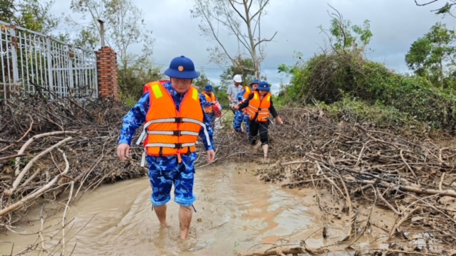 Những bước chân đi về phía nhân dân- Ảnh 1.