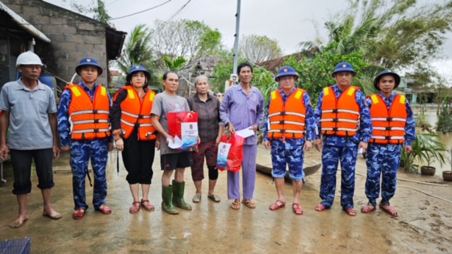 Những bước chân đi về phía nhân dân- Ảnh 2.