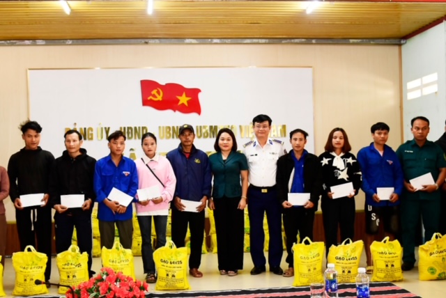 Những bước chân đi về phía nhân dân- Ảnh 7.