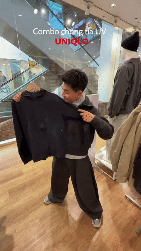 Cửa h&agrave;ng UNIQLO nhuộm đỏ ưu đ&atilde;i dịp cuối năm: Loạt TikToker đổ bộ, giỏ h&agrave;ng kh&ocirc;ng thể thiếu &aacute;o kho&aacute;c chống tia UV PUFFTECH- Ảnh 6.