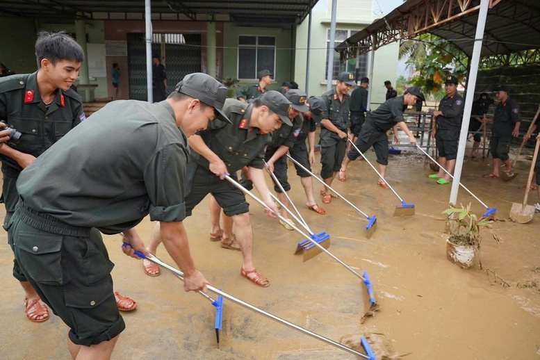 Tập trung khắc phục hậu quả, khôi phục sản xuất kinh doanh, ổn định đời sống Nhân dân sau mưa lũ- Ảnh 1.