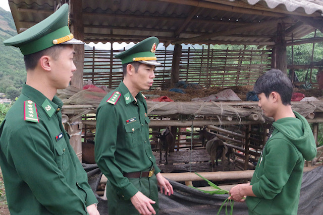 Tình cha - con vượt qua biên giới: Ấm áp nơi phên dậu Tổ quốc- Ảnh 3.