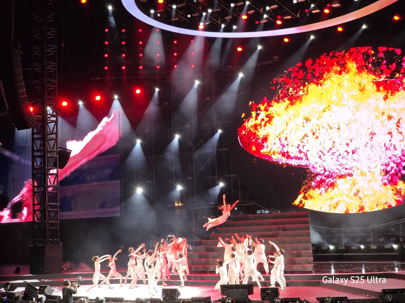 Quốc Thiên SkyNote 2025 bùng nổ, Galaxy S25 Ultra bắt trọn khoảnh khắc đỉnh cao- Ảnh 5.