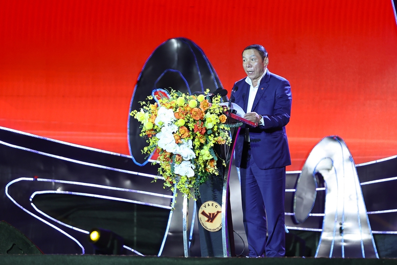 Thủ tướng k&ecirc;u gọi chung sức đồng l&ograve;ng, đồng cam cộng khổ, chia sẻ với đồng b&agrave;o miền Trung- Ảnh 5.