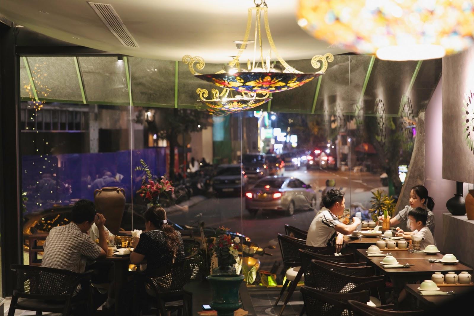 Điểm hẹn mới của ẩm thực Thái và Việt tại Sài Gòn- Ảnh 1.