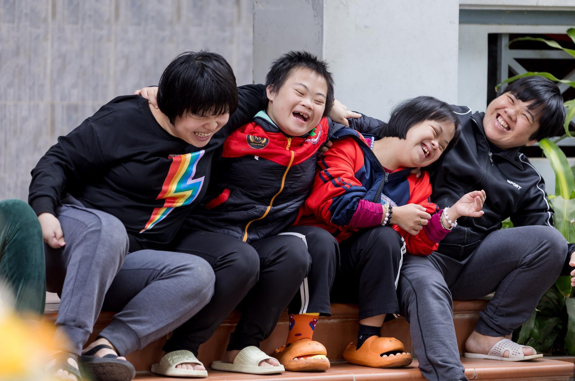 Một ng&agrave;y trở th&agrave;nh c&ocirc;ng ch&uacute;a của c&ocirc; b&eacute; mắc hội chứng Down: Khi hạnh ph&uacute;c cũng c&oacute; thể &lsquo;sinh lời&rsquo;- Ảnh 1.