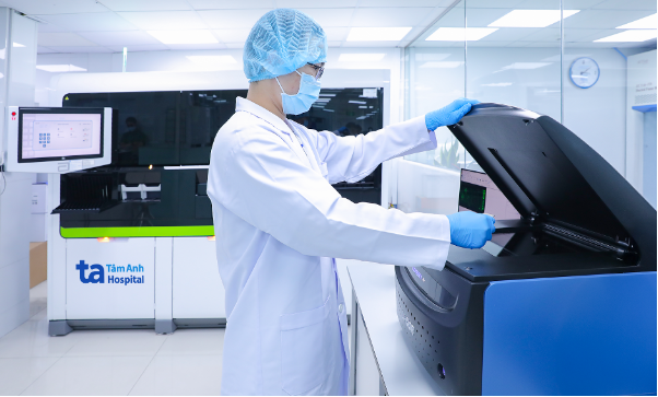 Gần 2.500 bệnh nhân viêm gan B được miễn phí xét nghiệm viêm gan D tiêu chuẩn Mỹ- Ảnh 1.