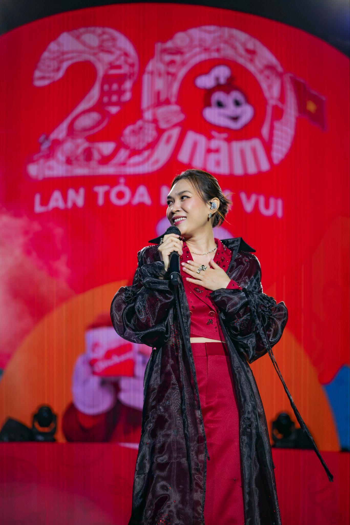 Jollibee Việt Nam 20 năm: Hơn 15.000 người tham dự, Mỹ Tâm, RHYDER đốn tim fan hâm mộ- Ảnh 1.