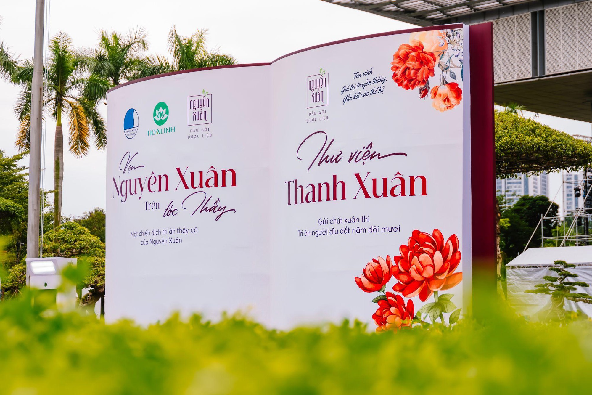 &ldquo;Vẹn nguy&ecirc;n xu&acirc;n tr&ecirc;n t&oacute;c thầy&rdquo; - Khi s&acirc;n khấu kể chuyện, m&aacute;i t&oacute;c trở th&agrave;nh biểu tượng của văn h&oacute;a tri &acirc;n nghề gi&aacute;o- Ảnh 1.