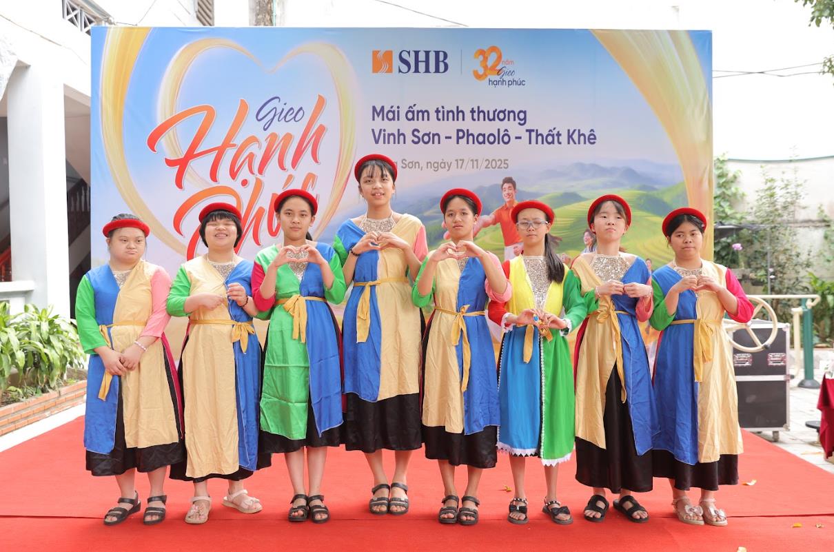 Một ng&agrave;y trở th&agrave;nh c&ocirc;ng ch&uacute;a của c&ocirc; b&eacute; mắc hội chứng Down: Khi hạnh ph&uacute;c cũng c&oacute; thể &lsquo;sinh lời&rsquo;- Ảnh 9.