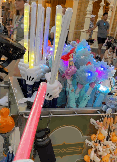 Choáng ngợp trước công nghệ điều khiển hệ thống "ánh sáng ngập trời" trong những buổi diễu hành tại Disney World- Ảnh 8.