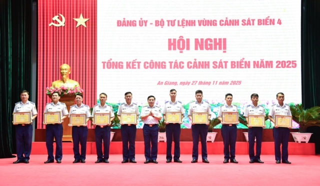 Bộ Tư lệnh Vùng Cảnh sát biển 4 hoàn thành xuất sắc nhiệm vụ năm 2025- Ảnh 5.