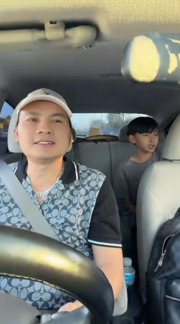 Nam NSƯT ở Mỹ dạy con hát tiếng Việt- Ảnh 1. Nam NSƯT ở Mỹ dạy con hát tiếng Việt- Ảnh 1.