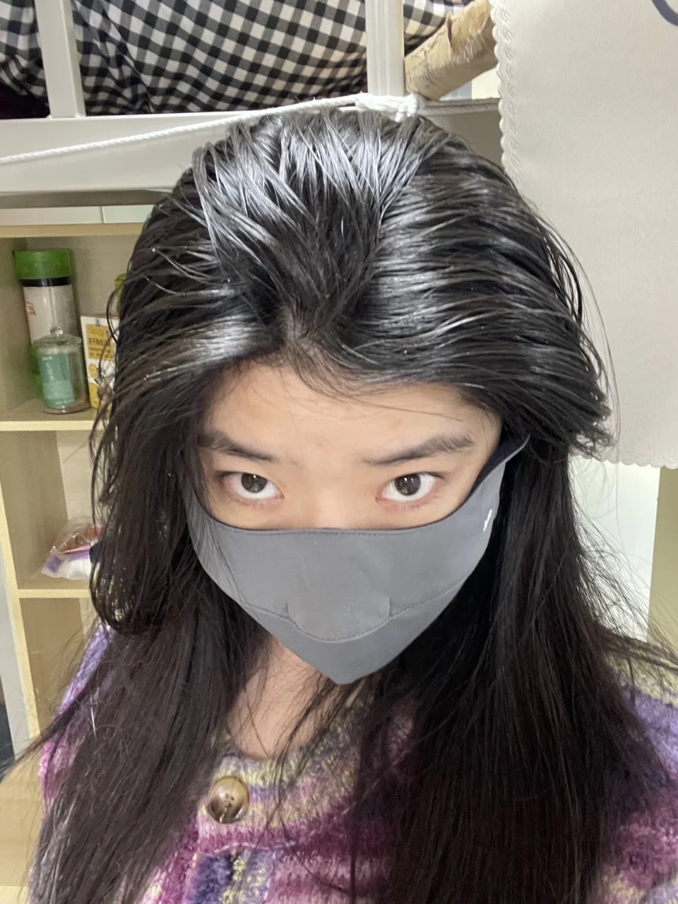 Mưa gió tóc bết, da đầu ngứa? 5 mẹo cực hay giúp tóc sạch bồng bềnh cả ngày!- Ảnh 2.