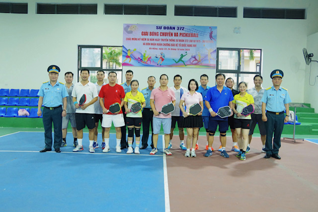 Sư đoàn 372 tổ chức giải pickleball và giải bóng chuyền chào mừng kỷ niệm 50 năm Ngày truyền thống- Ảnh 5. Sư đoàn 372 tổ chức giải pickleball và giải bóng chuyền chào mừng kỷ niệm 50 năm Ngày truyền thống- Ảnh 5.
