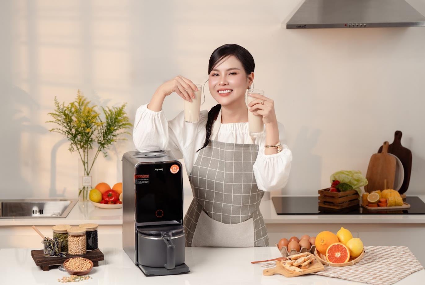 Thu Nhi v&agrave; Joyoung: Hồi sinh k&yacute; ức sữa đậu n&agrave;nh ba miền chỉ bằng một n&uacute;t bấm- Ảnh 1.