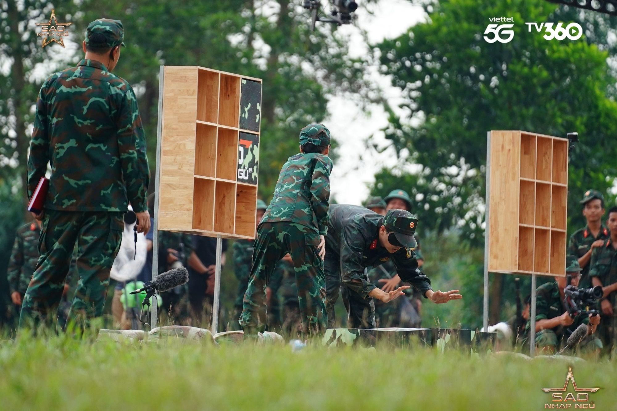 Hoà Minzy bất chấp chấn thương, kiên cường hoàn thành nhiệm vụ- Ảnh 2.