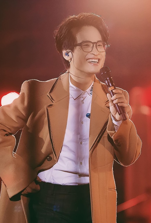 Cái đắt giá khó lý giải của nam ca sĩ chi 22 tỷ đồng từ thiện, sang tận Úc làm show- Ảnh 4. Cái đắt giá khó lý giải của nam ca sĩ chi 22 tỷ đồng từ thiện, sang tận Úc làm show- Ảnh 4.