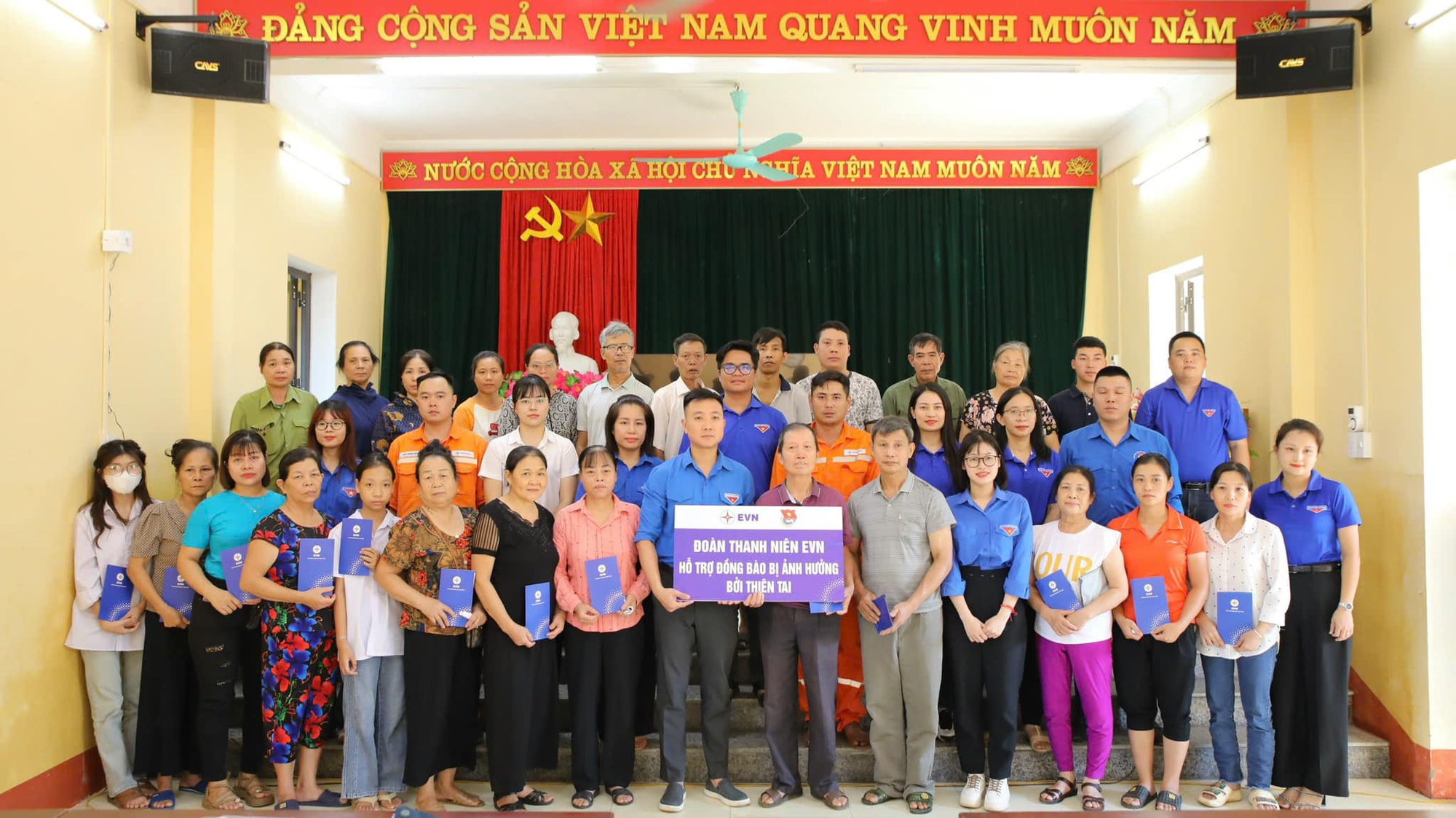 Khi d&ograve;ng điện mang theo nhịp đập tr&aacute;i tim: Dấu ấn an sinh x&atilde; hội của tuổi trẻ EVN- Ảnh 6.