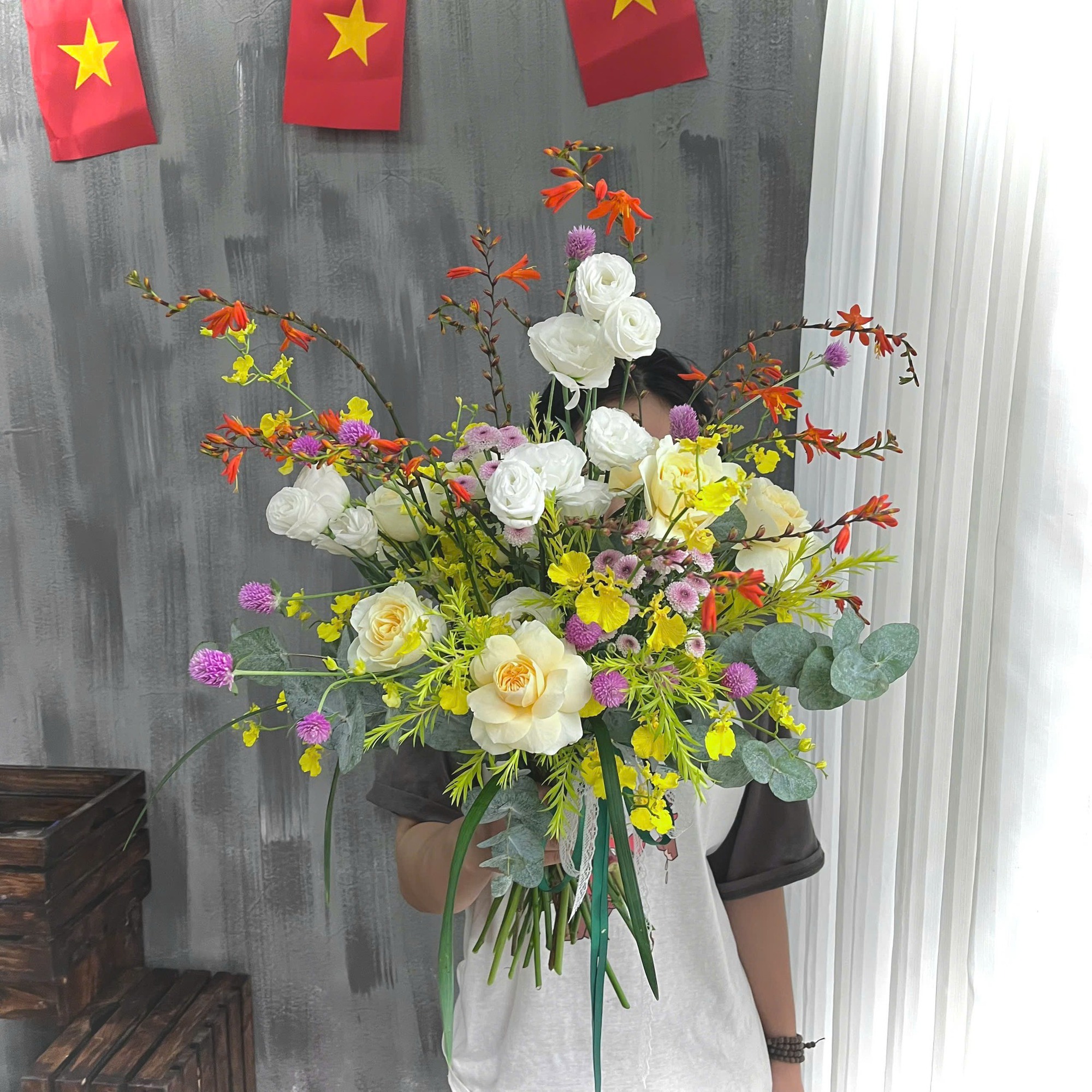 Chơi hoa kiểu mới: Set mix thả b&igrave;nh - b&iacute; quyết để cả tuần kh&ocirc;ng gian vẫn ngập sắc tươi- Ảnh 2.