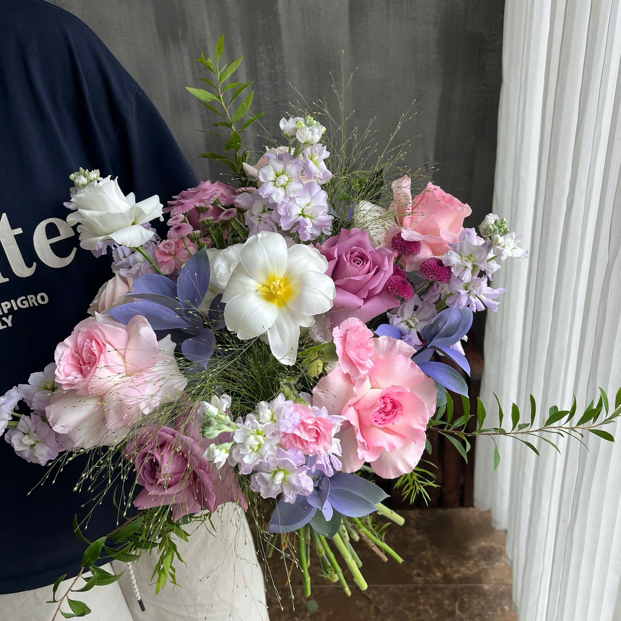 Chơi hoa kiểu mới: Set mix thả b&igrave;nh - b&iacute; quyết để cả tuần kh&ocirc;ng gian vẫn ngập sắc tươi- Ảnh 5.