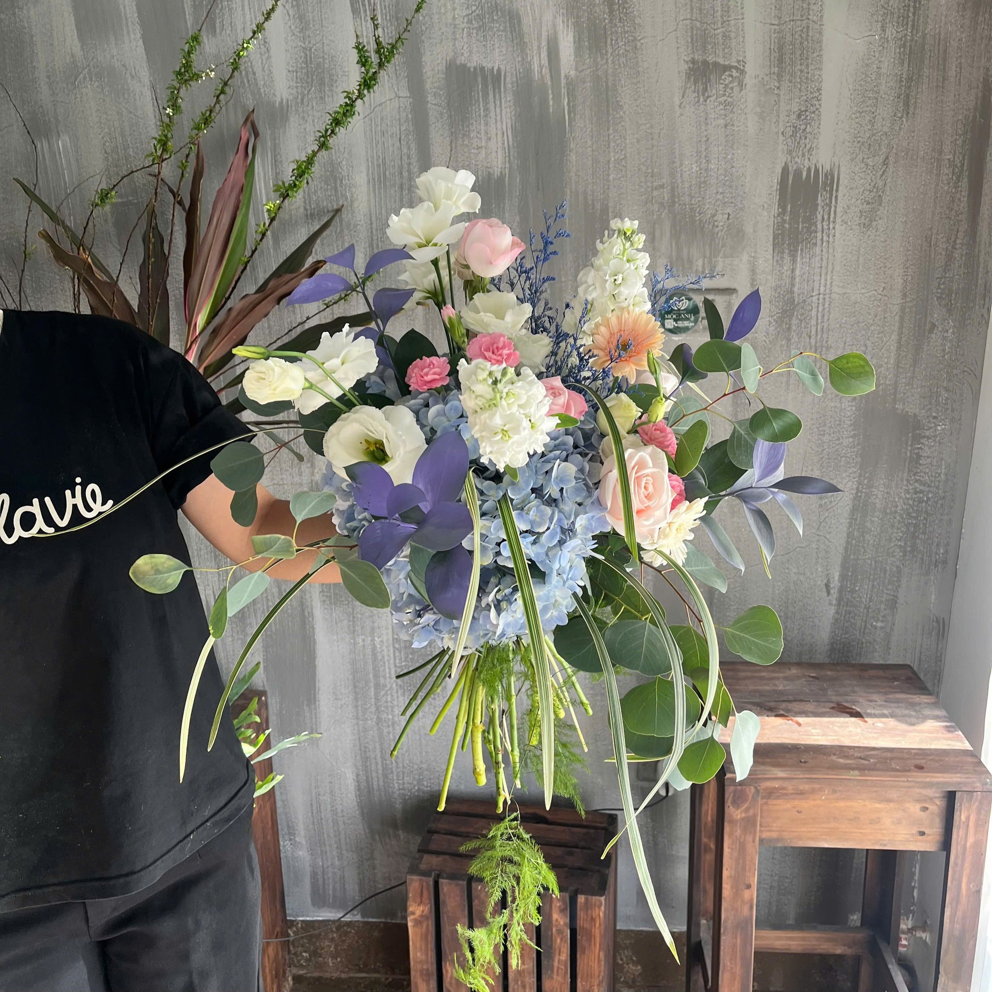 Chơi hoa kiểu mới: Set mix thả b&igrave;nh - b&iacute; quyết để cả tuần kh&ocirc;ng gian vẫn ngập sắc tươi- Ảnh 6.