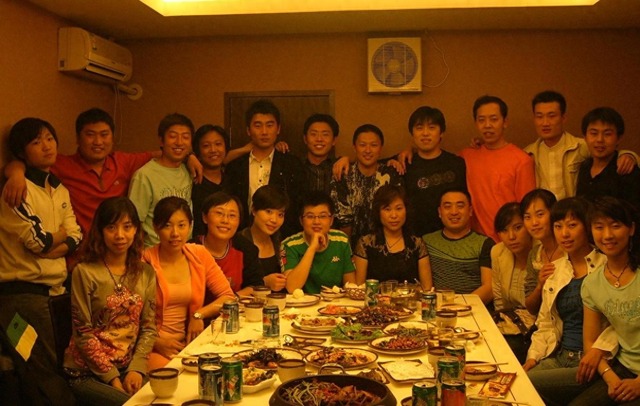 Đi họp lớp mới thấy khoảng c&aacute;ch lớn nhất kh&ocirc;ng phải năm th&aacute;ng, m&agrave; l&agrave; v&iacute; tiền- Ảnh 1.