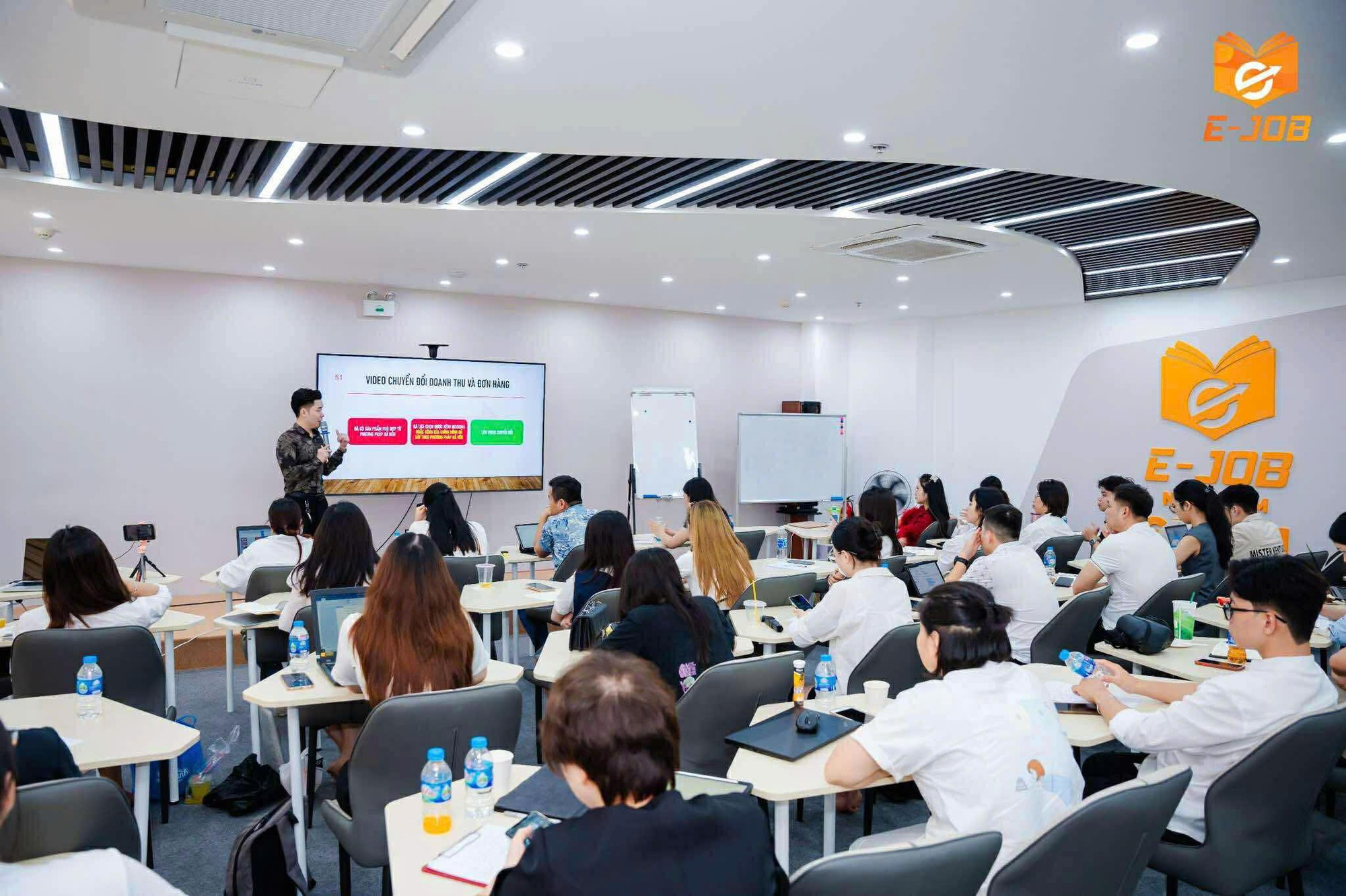 Nguyễn Đình Trưởng nói gì về xu hướng kinh doanh sàn Thương mại điện tử năm 2026- Ảnh 1. Nguyễn Đình Trưởng nói gì về xu hướng kinh doanh sàn Thương mại điện tử năm 2026- Ảnh 1.