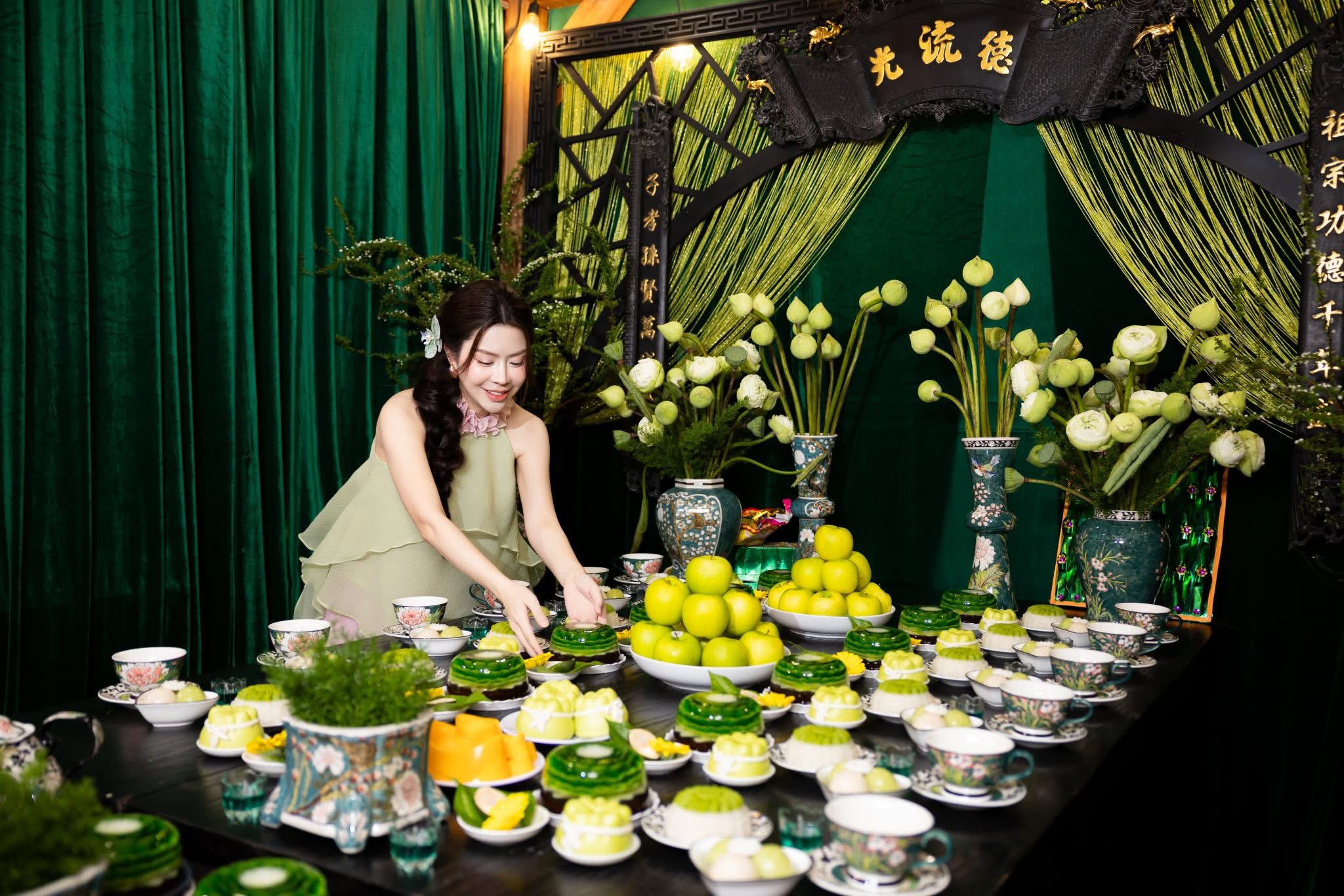 Vợ chồng Anh Tài - Vũ Ngọc Ánh chi đậm làm tiệc đầy tháng quý tử theo gu hoàng tộc, đến bộ ấm trà cũng được đặt làm riêng- Ảnh 2.