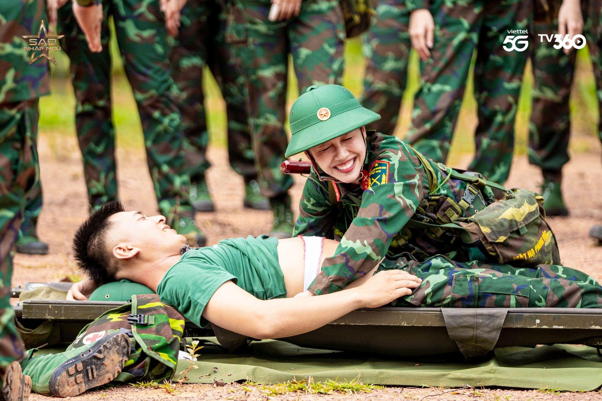 Sao Nhập Ngũ 2025 tập 14: “Quân y” Diệu Nhi, Hậu Hoàng hoảng loạn khi thấy thương binh kêu cứu- Ảnh 5.