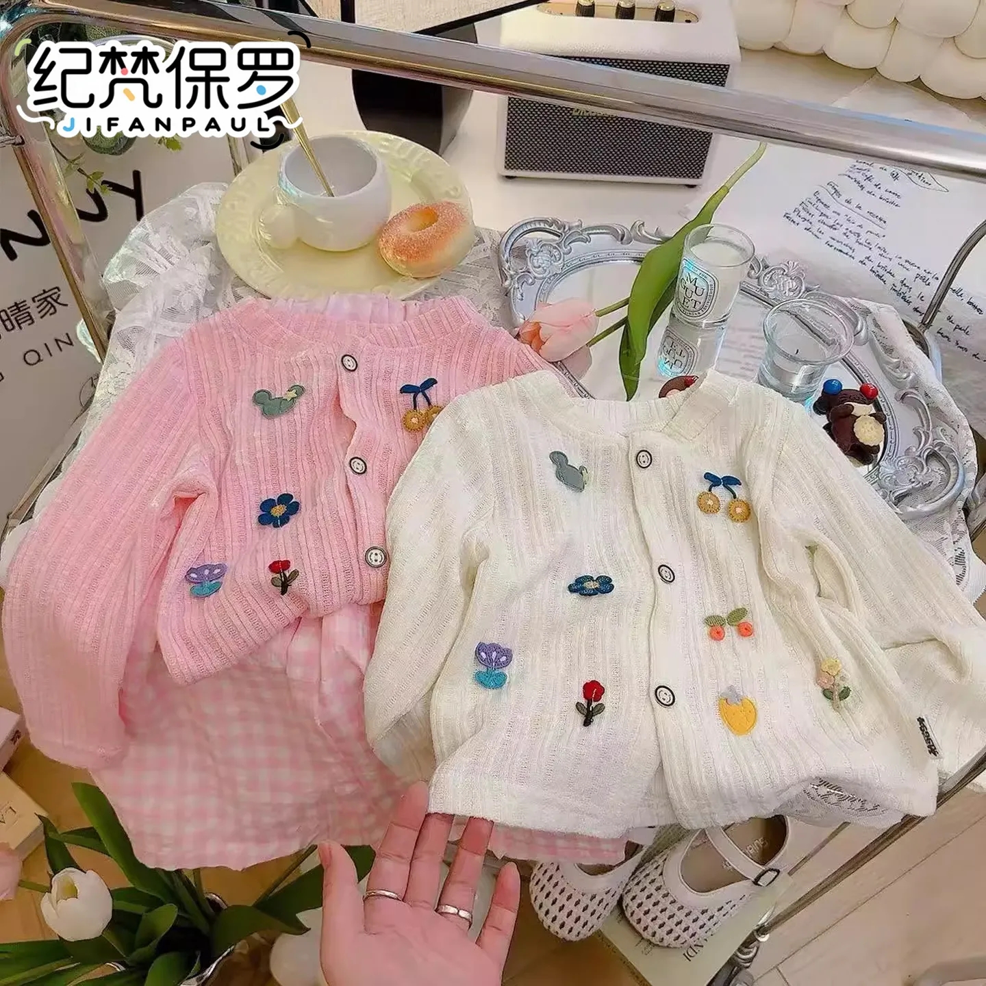 Mặc đẹp mà không lo "đau ví": Săn áo khoác, áo len hot trend đang sale sâu tại Lazada!- Ảnh 5. Mặc đẹp mà không lo "đau ví": Săn áo khoác, áo len hot trend đang sale sâu tại Lazada!- Ảnh 5.