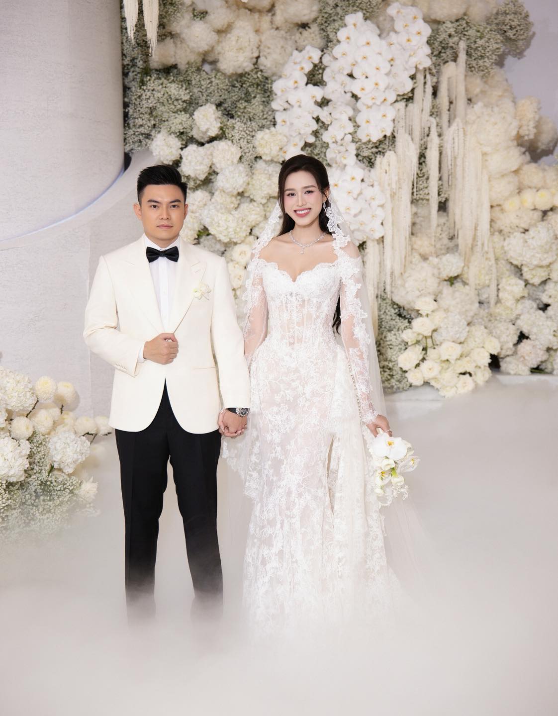 Lương Thuỳ Linh làm gì với vợ chồng Đỗ Hà mà khiến netizen tranh cãi?- Ảnh 1. Lương Thuỳ Linh làm gì với vợ chồng Đỗ Hà mà khiến netizen tranh cãi?- Ảnh 1.