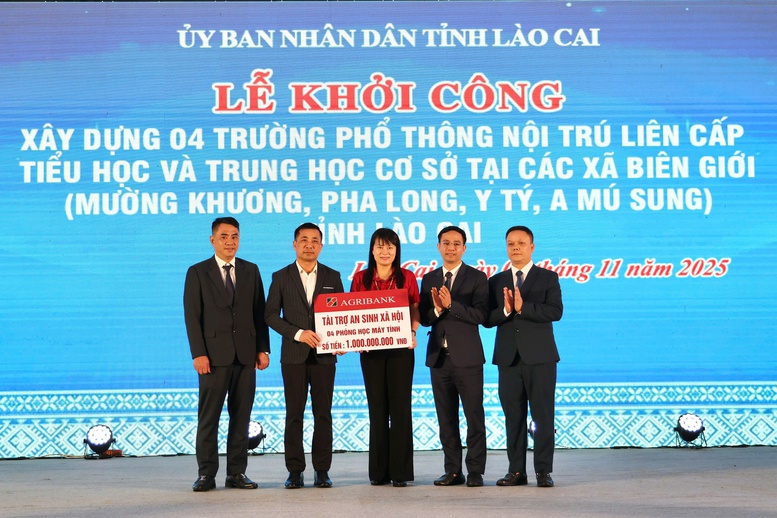 Phó Thủ tướng Phạm Thị Thanh Trà dự lễ khởi công 4 trường nội trú biên giới Lào Cai, tặng quà học sinh khó khăn- Ảnh 6.
