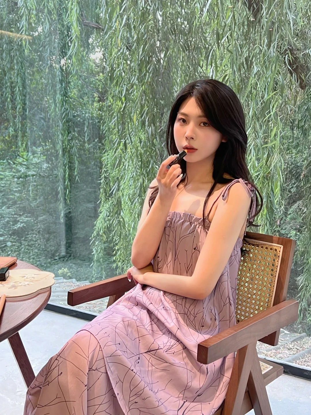 5 son dưỡng chống nắng gi&aacute; b&igrave;nh d&acirc;n kh&ocirc;ng thể thiếu, d&ugrave;ng đều m&ocirc;i c&ograve;n bớt th&acirc;m v&agrave; hồng hẳn l&ecirc;n- Ảnh 2.