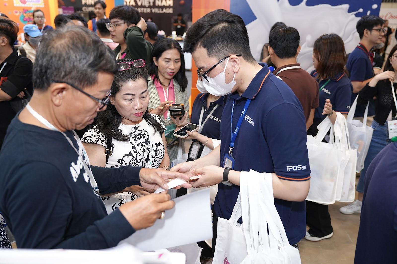 V&iacute; điện tử đua nhau l&agrave;m mới để giữ ch&acirc;n người d&ugrave;ng- Ảnh 1.