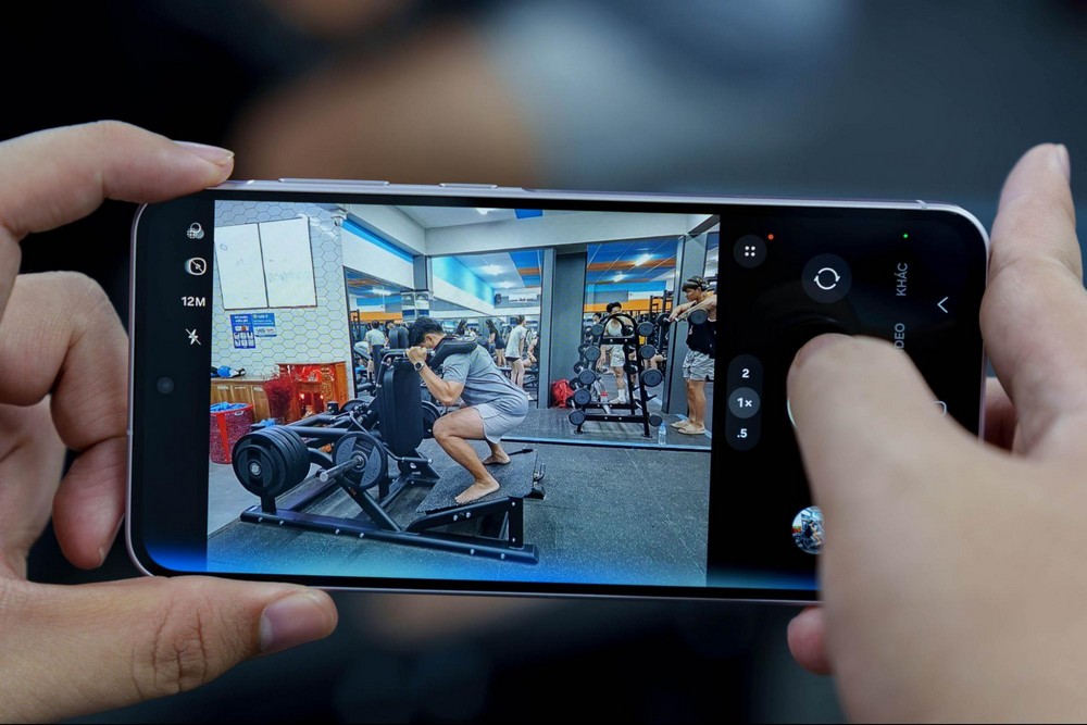 Giữ d&aacute;ng m&ugrave;a lễ hội: Gemini Live theo k&egrave;m từng động t&aacute;c- Ảnh 2.